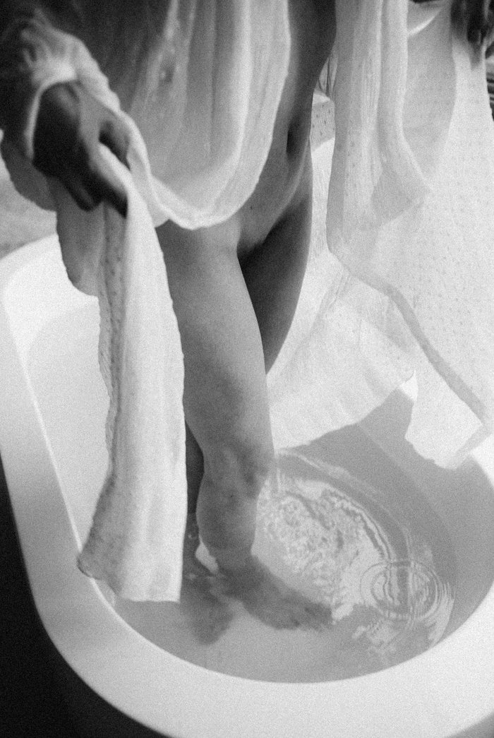 Good morning - NSFW, My, Erotic, Black and white photo, Wet, Bath, Dried flowers, Photographer, PHOTOSESSION, Longpost