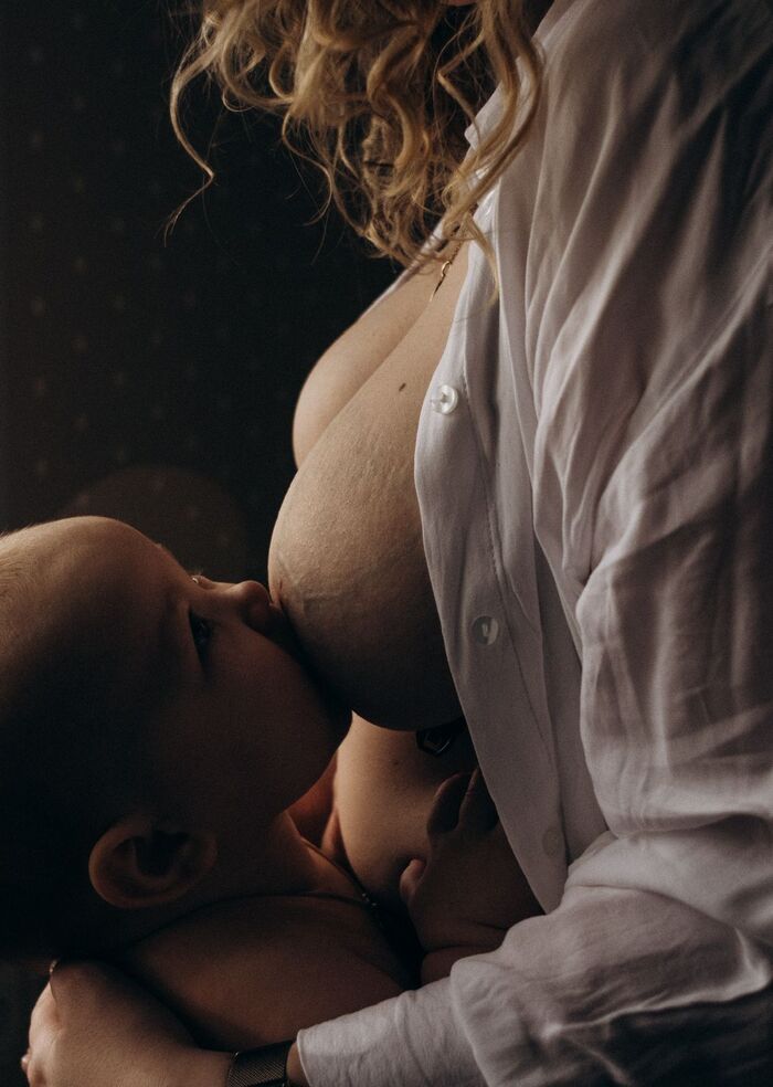 Why is it worth taking off feeding? - NSFW, My, Meditation, The photo, Lactation, Feeding, Motherhood, Calmness, Mum, Sacrament, Children, Love, Happiness, Joy, Longpost