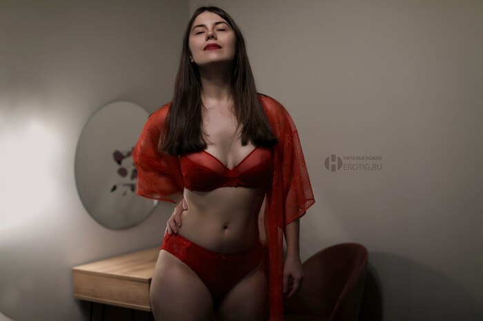 Everything is fine, but where is the hand? - NSFW, My, Hand, Strawberry, Erotic, Underwear, Red, Robe, Girls, Professional shooting