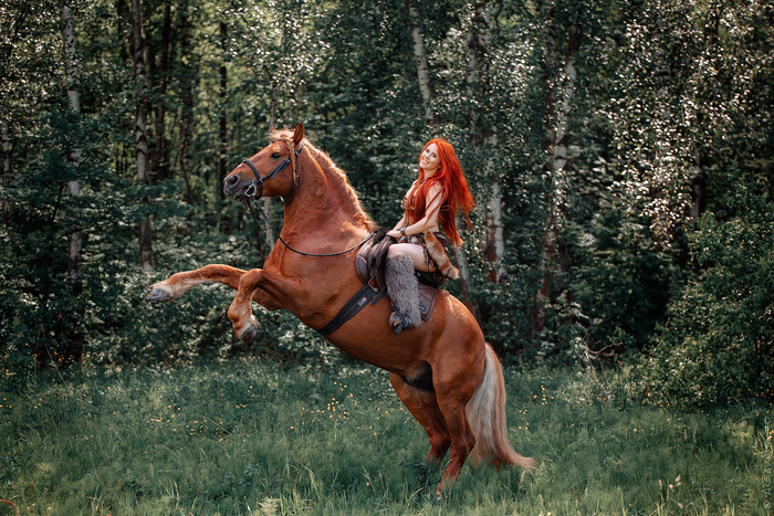 Do you know the name of the trick?) - NSFW, My, Girls, Sports girls, Redheads, Gorgeous, Figure, Body, Amazon, Horses, Trick, Horizon zero dawn, Eloy, Nature, Professional shooting, PHOTOSESSION, Riders, Fur, Forest, Smile, Training