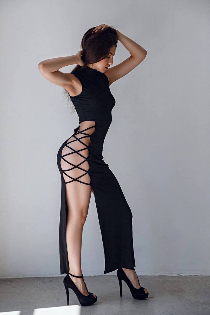 What a cutout! - NSFW, Girls, Erotic, Booty, The dress, Cutout, Hips